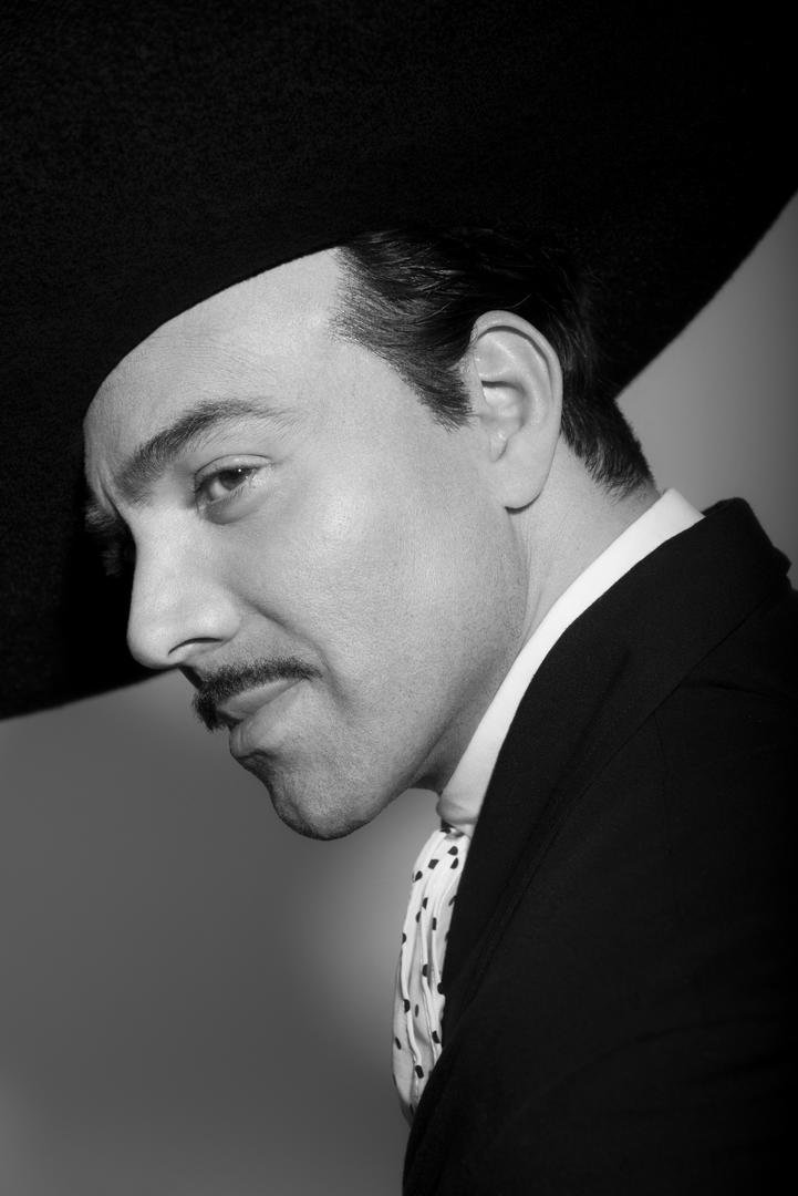 Netflix revela primera imagen de Omar Chaparro como Pedro Infante