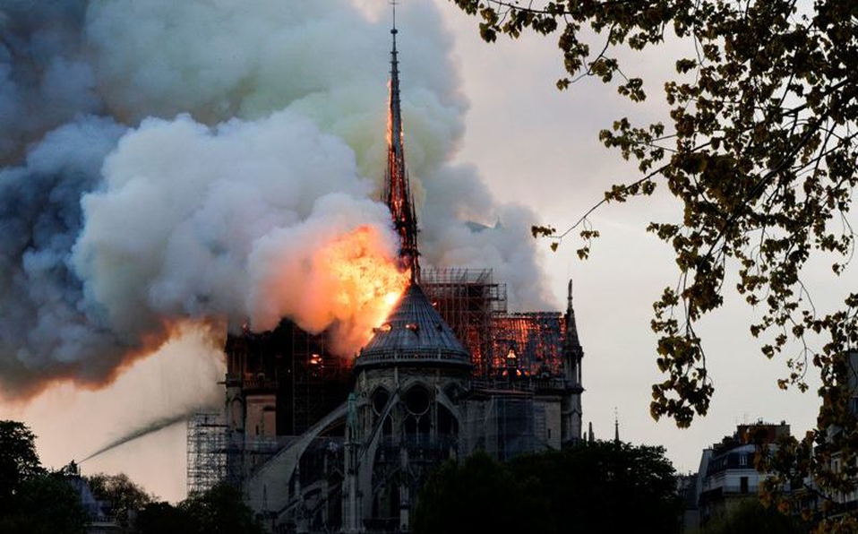 Una parte de nosotros se quema: Macron sobre Notre Dame