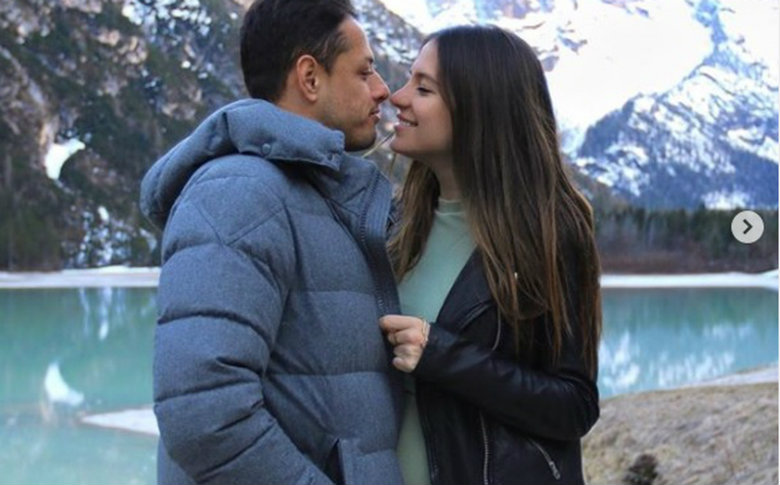 Chicharito se ausenta de práctica de West Ham y su esposa publica fotos en Italia