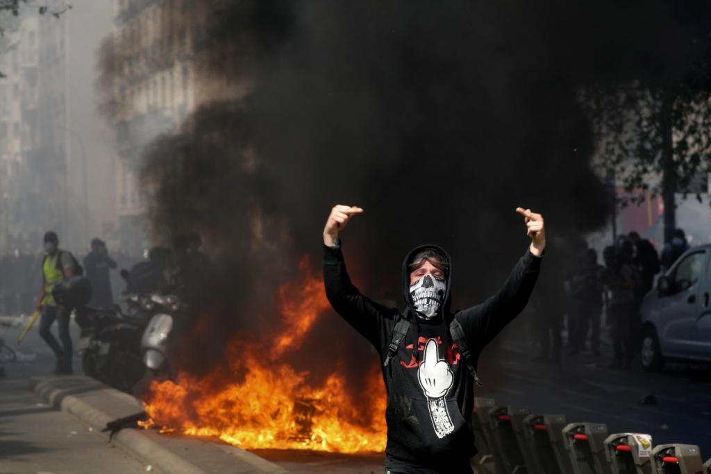 Nuevas protestas de los "chalecos amarillos" desafían a Macron