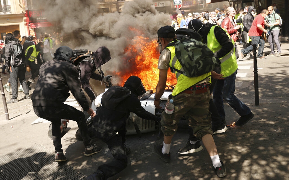 Nuevas protestas de los "chalecos amarillos" desafían a Macron