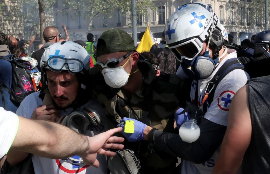 'Chalecos amarillos' desafían a gobierno de Macron con nueva protesta y disturbios