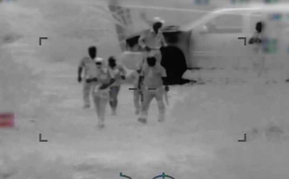 Video capta a comando en cruce ilegal de madre e hijo a EU