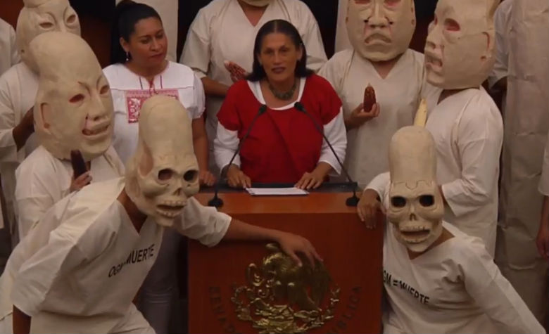 Jesusa Rodríguez habla con “dios maya” sobre el fin de la humanidad