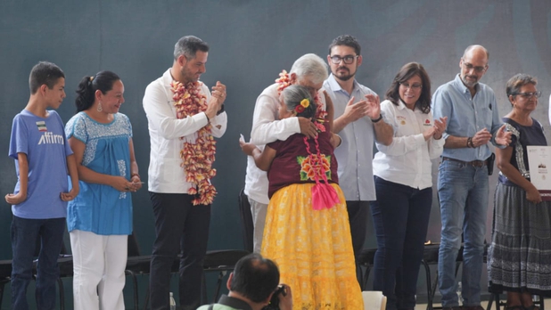 AMLO hace consulta a mano alzada por proyecto en el Istmo en Oaxaca
