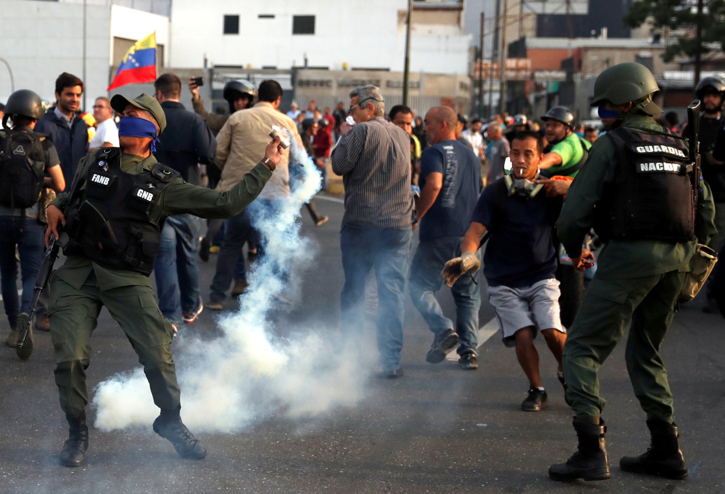 MINUTO A MINUTO: Guaidó lidera la marcha opositora de Venezuela 