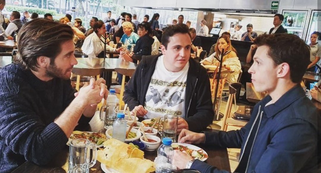 Tom Holland y Jake Gyllenhaal llegan a México