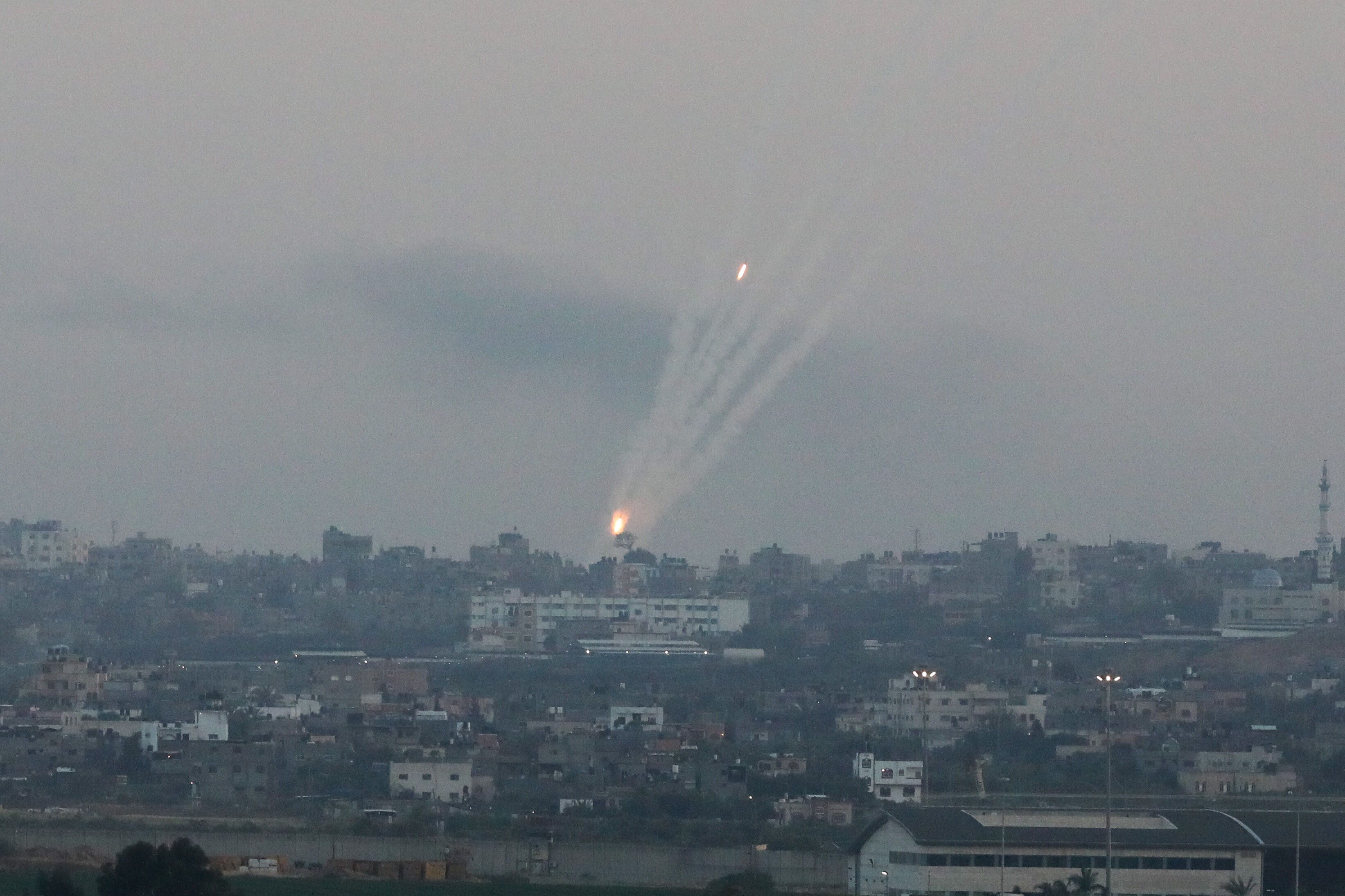 Israel bombardea Gaza con 220 ataques aéreos