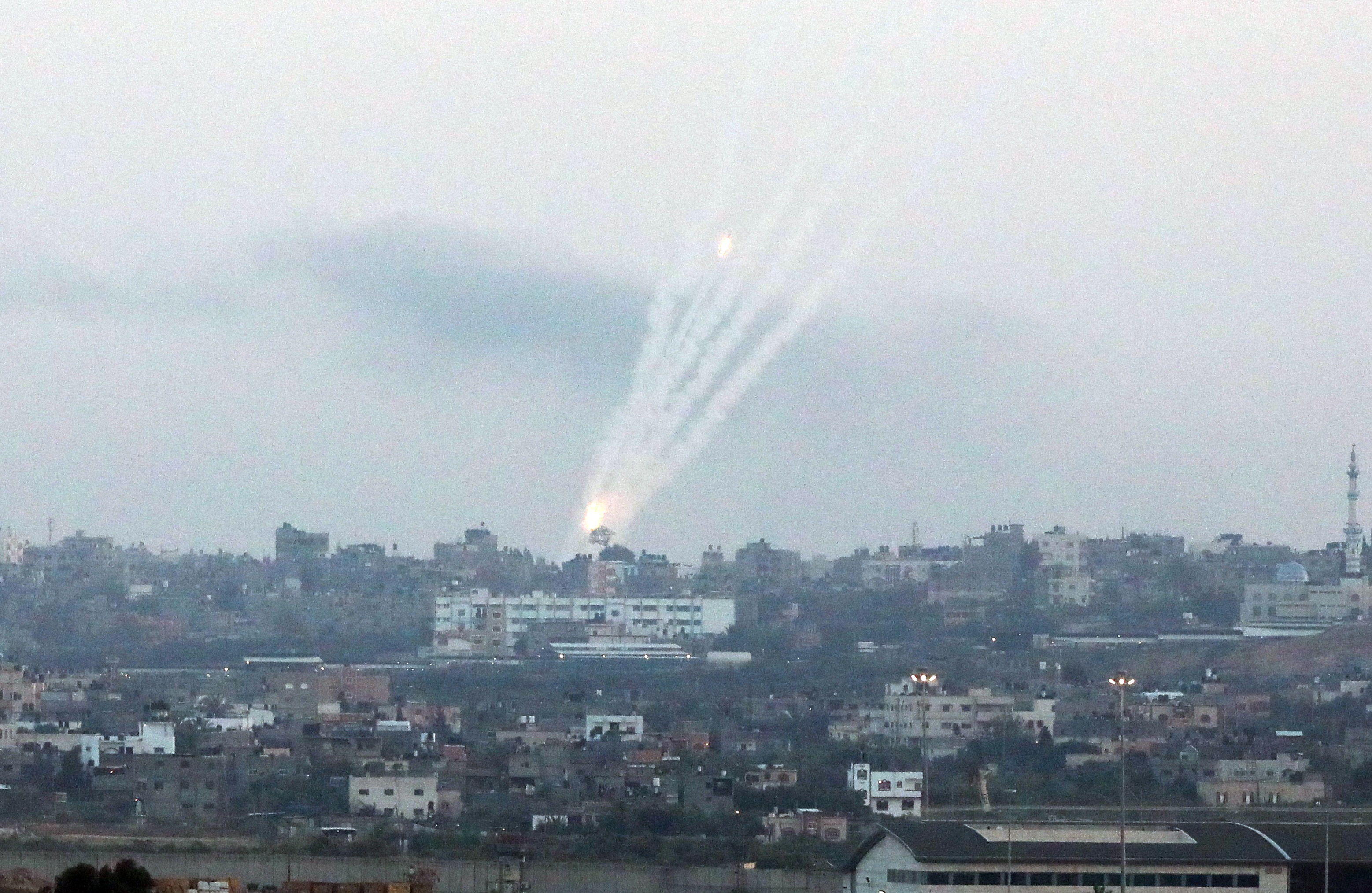 Israel bombardea Gaza con 220 ataques aéreos