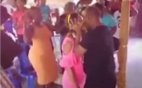 Pastor besa a joven por más de un minuto para sacarle el 'chamuco' [VIDEO]