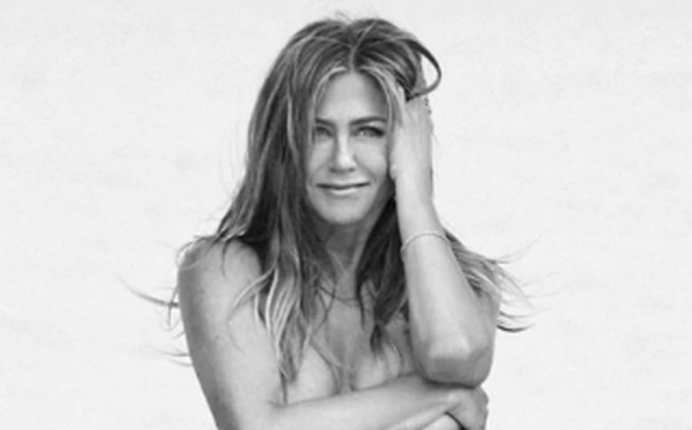 Jennifer Aniston sorprende con topless a sus 50 años