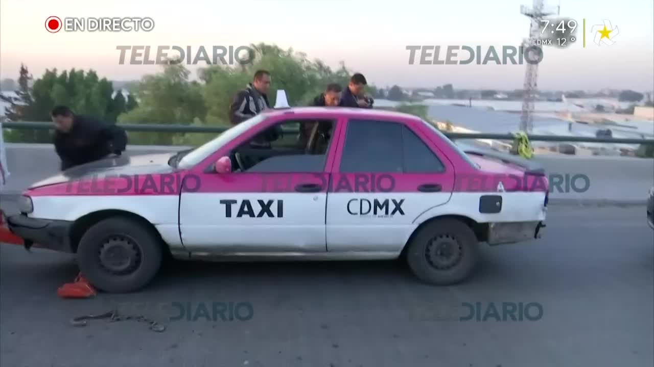 Muere taxista y sus dos pasajeros tras caer a canal de riego en Lerdo