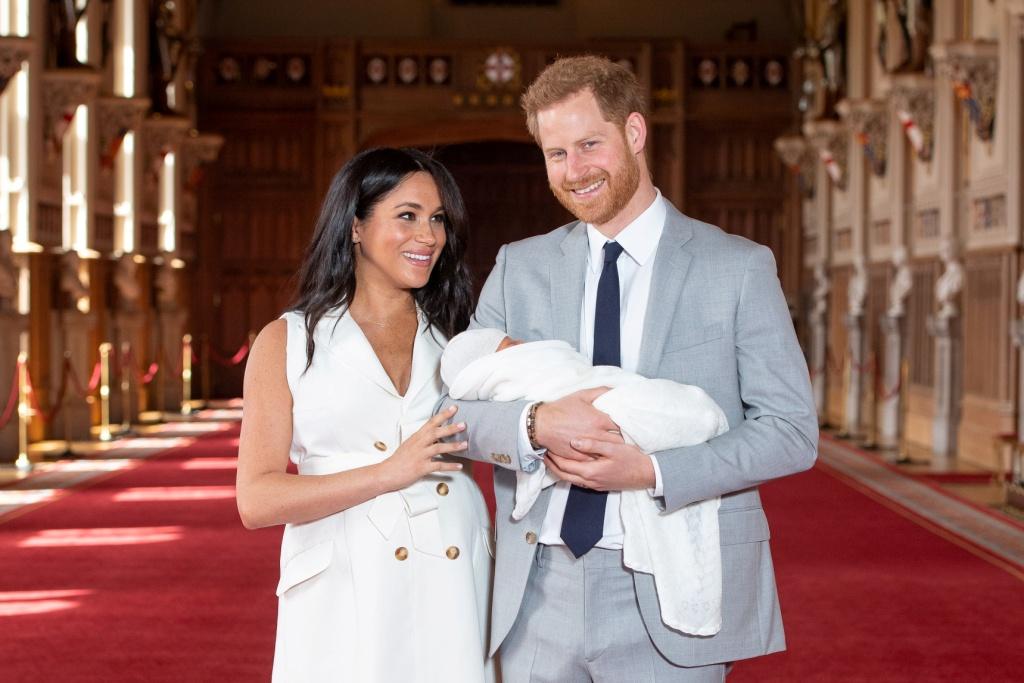 Meghan y Harry presentan al bebé real