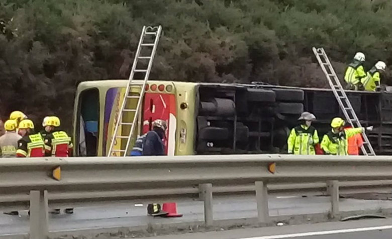 Volcadura de autobús en Chile deja al menos 6 muertos