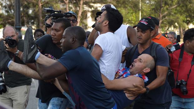 Policía frena marcha gay en Cuba y varios son detenidos