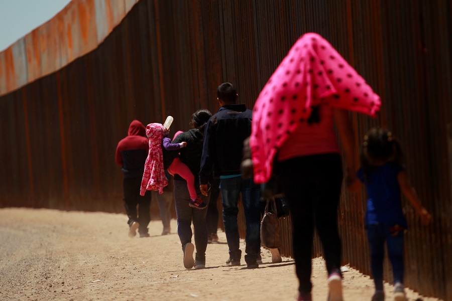 Redadas antimigrantes sólo buscan asustar: senadora de EU