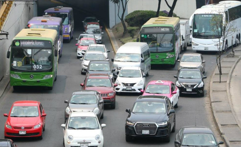 Estos vehículos no deberán circular este viernes por la contingencia