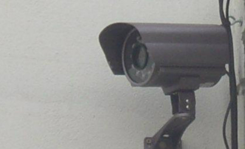 Su esposo abusa sexualmente de su hija; lo descubre al instalar cámaras en su casa