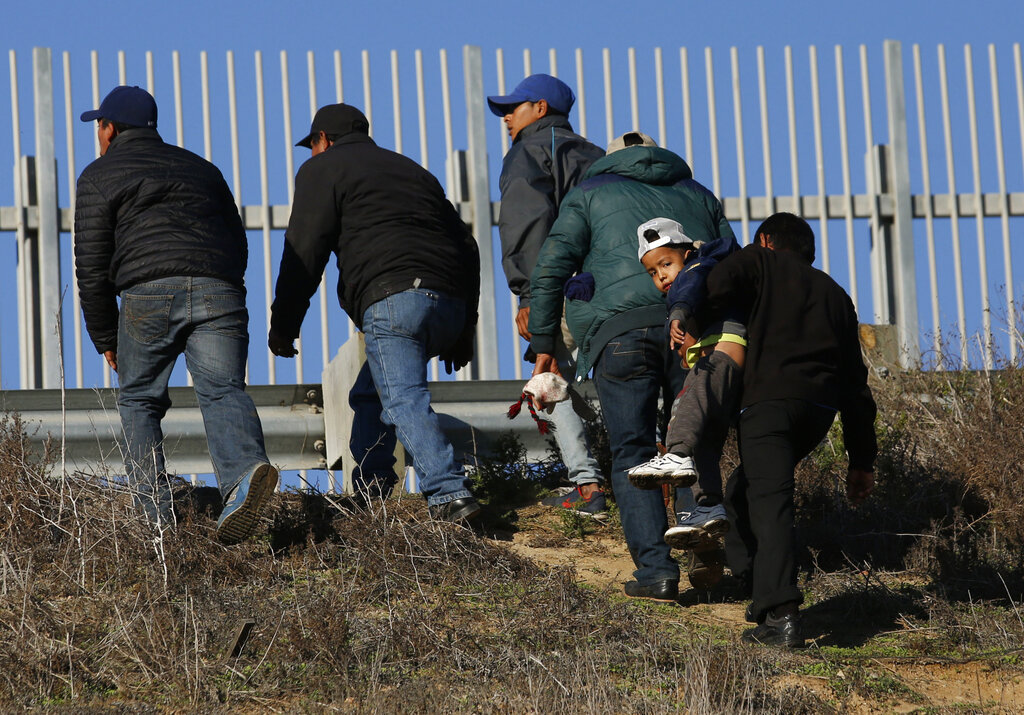 Redadas contra migrantes solo cumplen órdenes de jueces: ICE