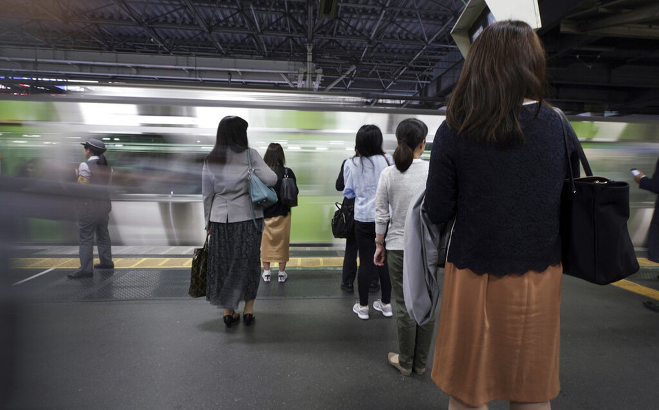 App contra acosadores en el metro es un éxito en Japón