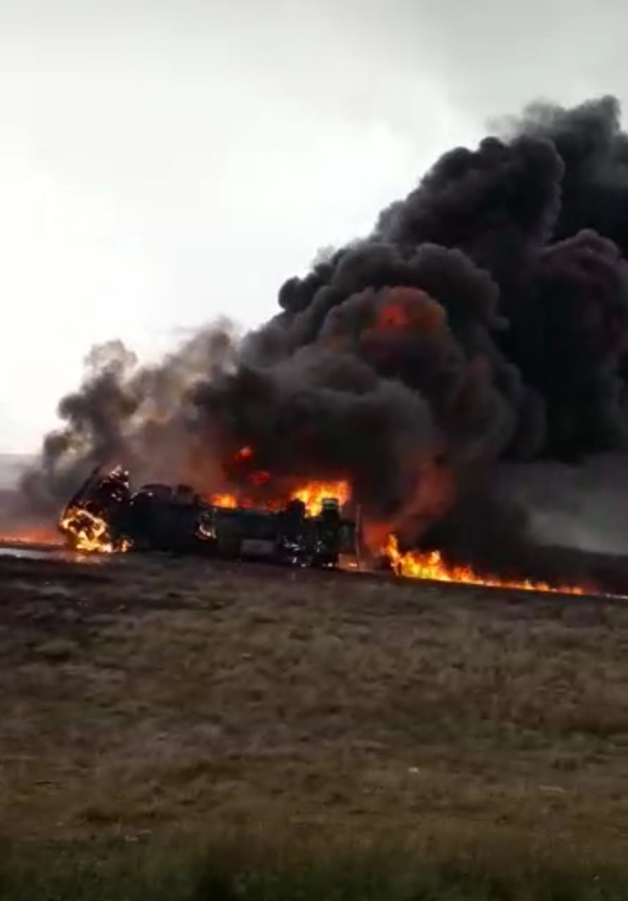 Se incendian dos pipas en la carretera Matehuala-Saltillo