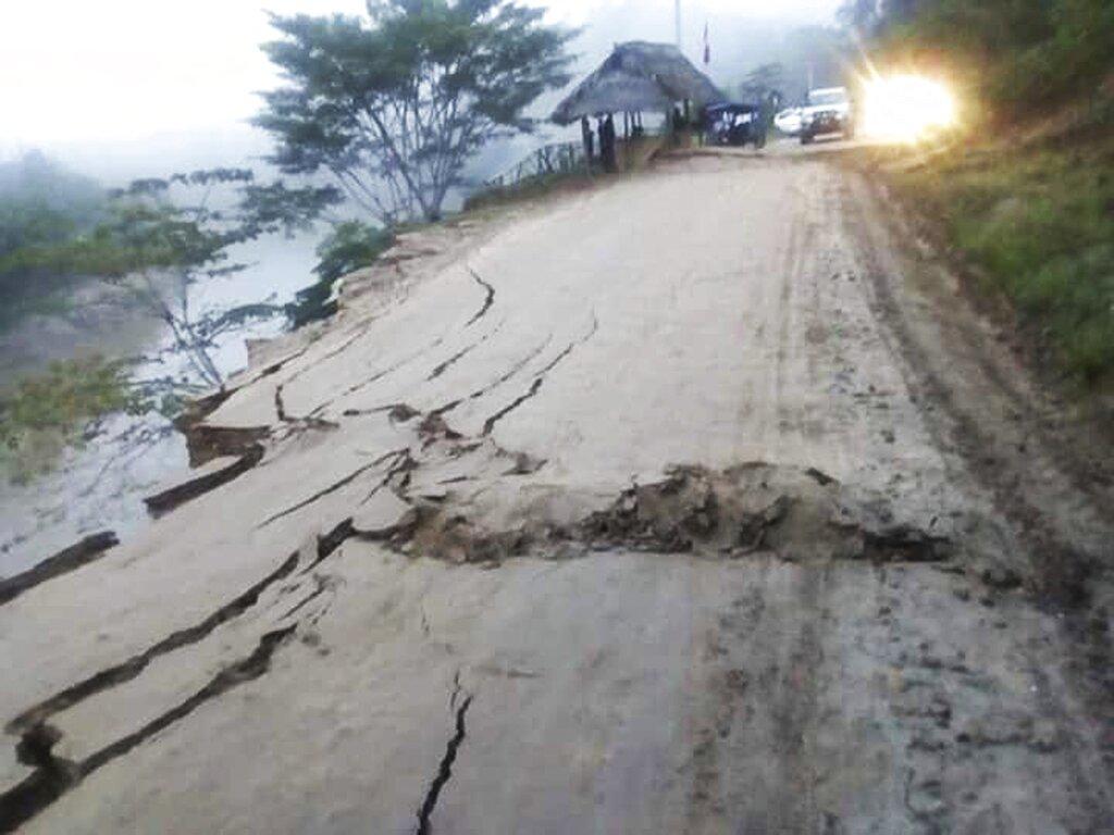 Carreteras de Perú se encuentran colapsadas tras sismo magnitud 8