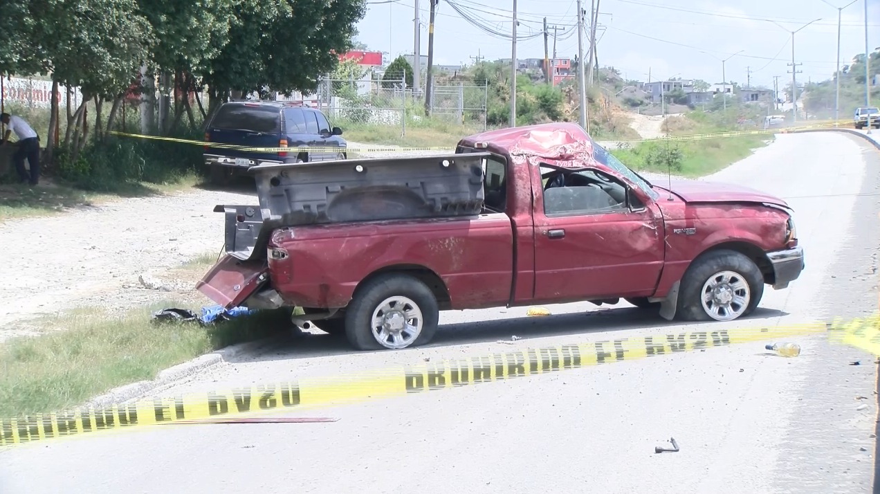 Muere conductor tras volcar su camioneta en Montemorelos | Telediario ...