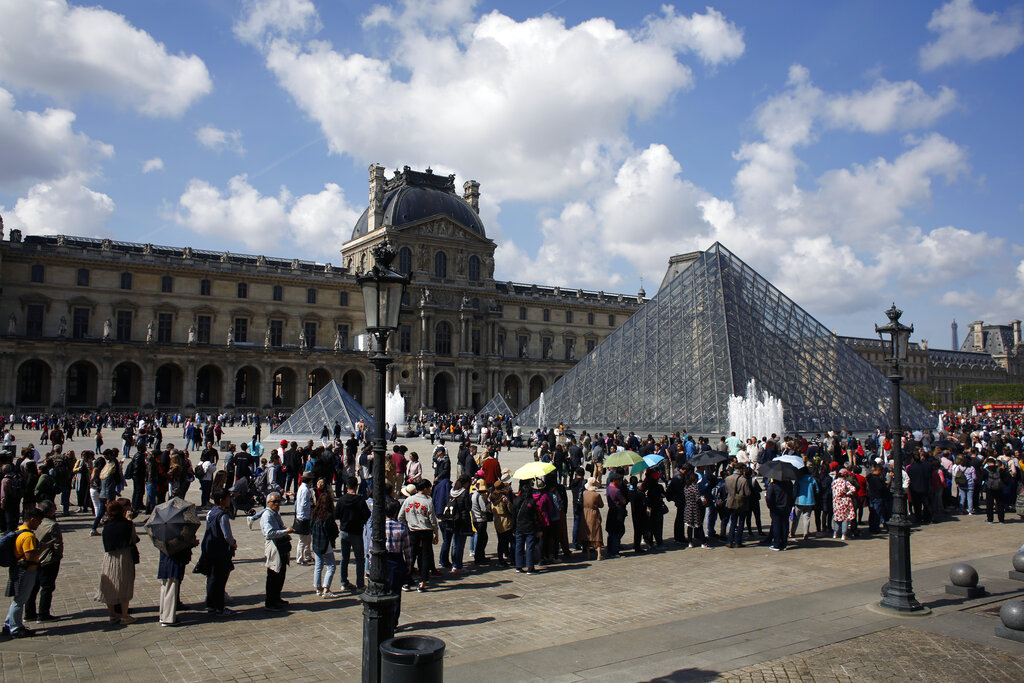 Museo del Louvre reabre sus puertas tras paro de trabajadores