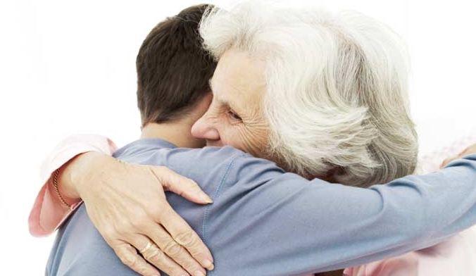 Escuchar la voz de tu mamá por teléfono es similar a recibir un abrazo: lo dice la ciencia