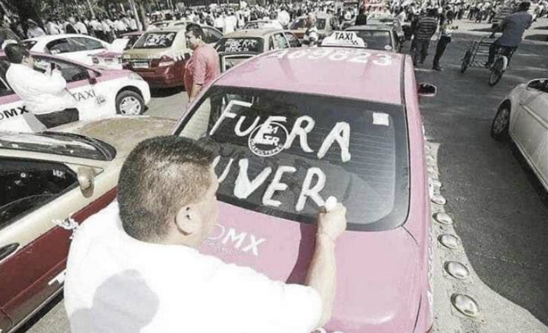 "Fuera Uver"; usuarios 'revientan' a taxista CDMX [FOTOS]