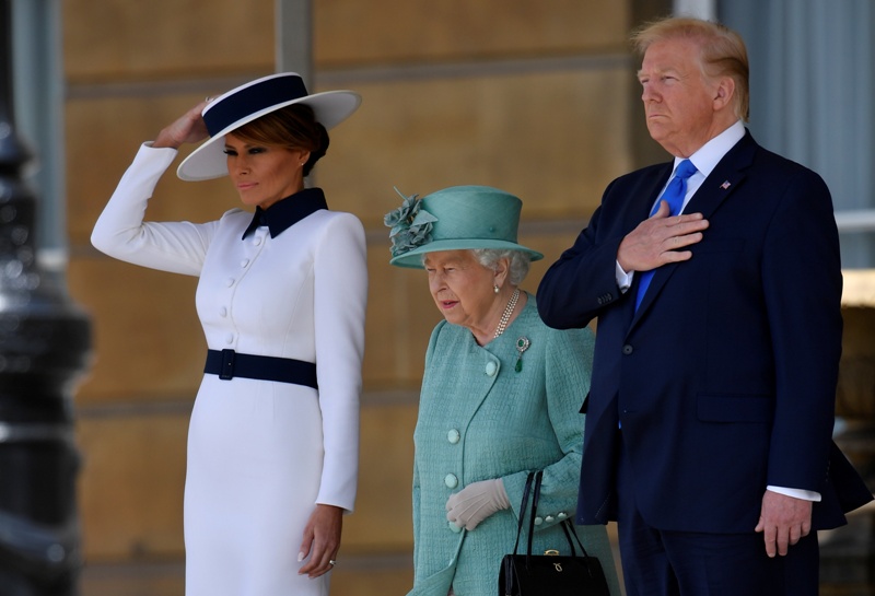 Trump es recibido en Londres por la reina Isabel tras insultar al alcalde