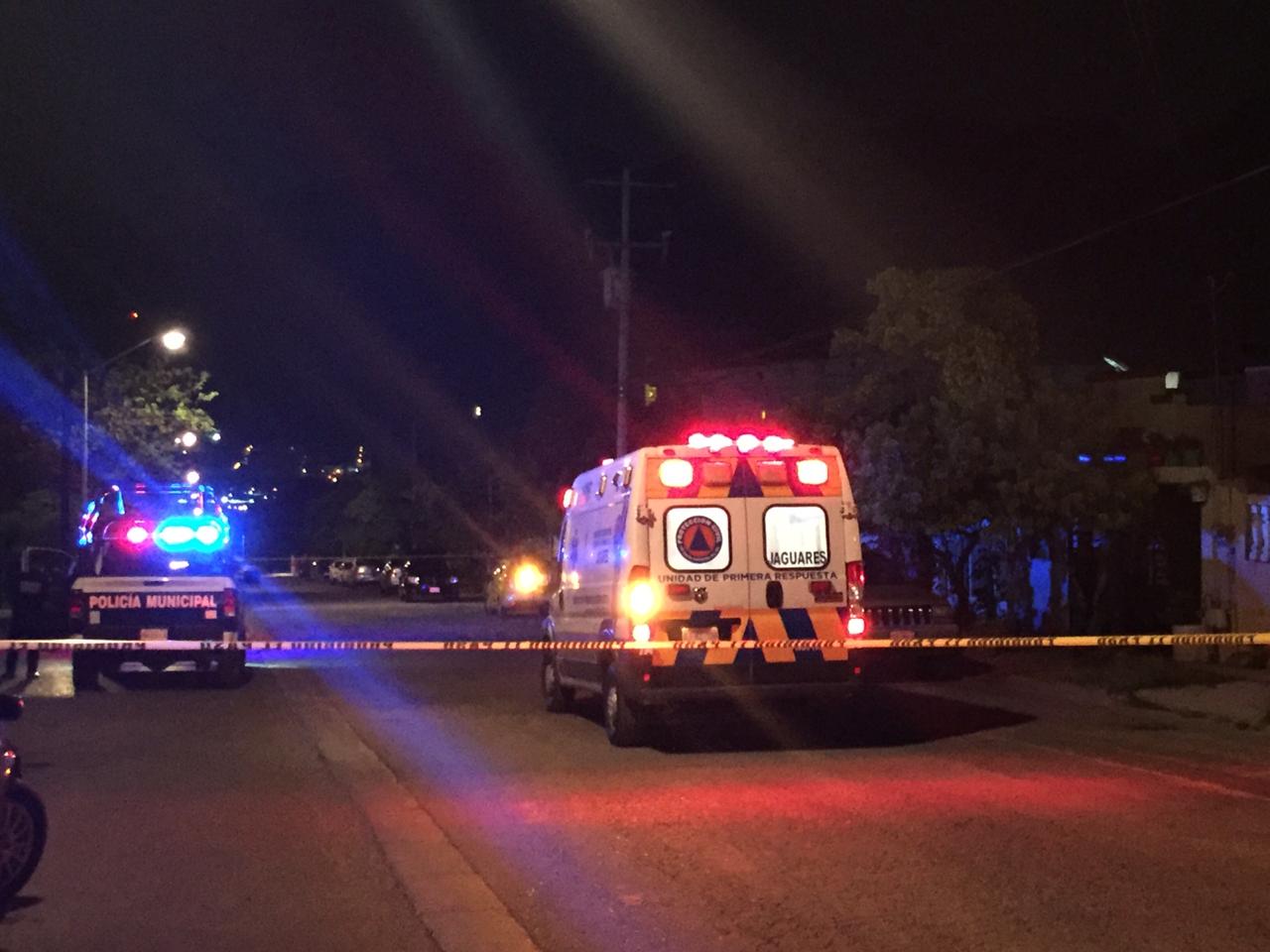 Asesinan a balazos a un hombre afuera de una vivienda | Telediario México