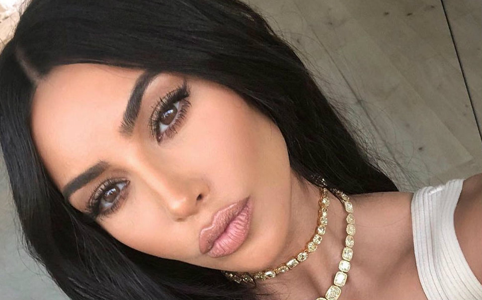 Comparte Kim Kardashian primera foto de su cuarto hijo