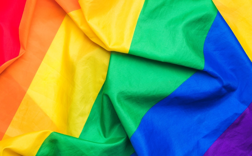 EU autoriza enarbolar bandera de la comunidad LGBT+ en sus embajadas