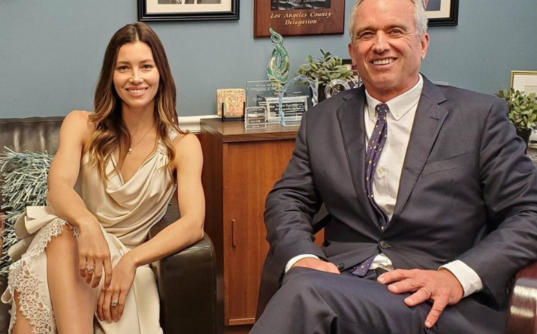 Jessica Biel se reúne con activista antivacunas