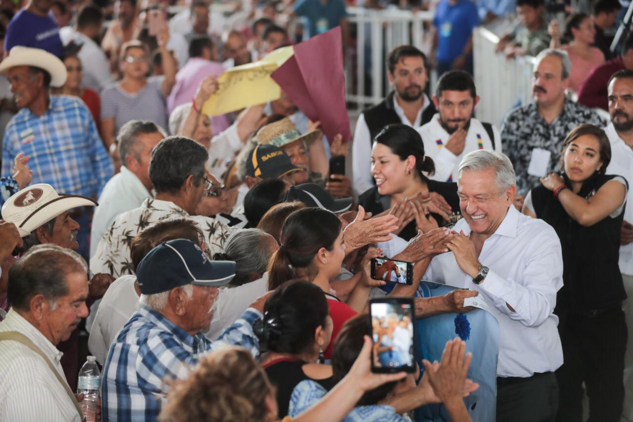 Reciben a AMLO con el tema “Me canso ganso” en Chihuahua