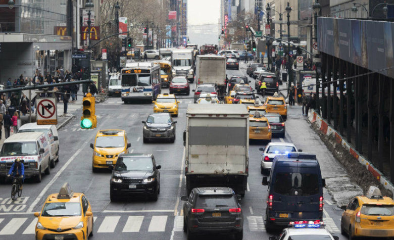 Nueva York aprobaría licencias de conducir para migrantes