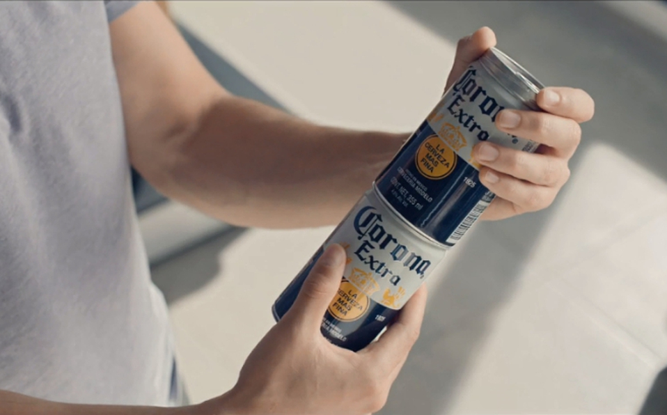 Ya no tendrás que pedir bolsa para llevar con las nuevas latas de Corona [VIDEO]