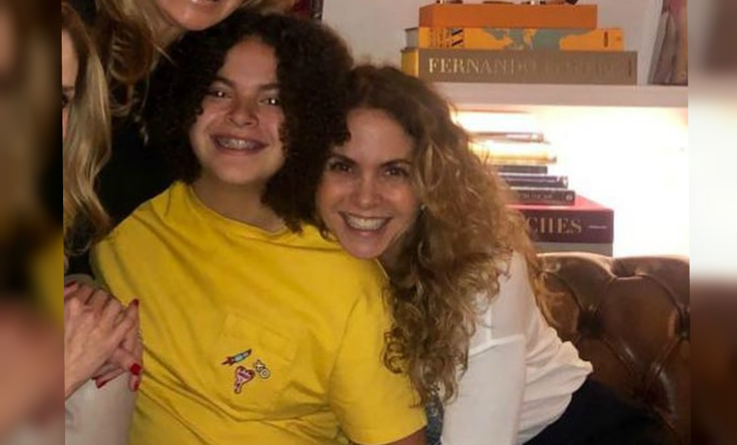 Presume Lucero el talento vocal de su hija