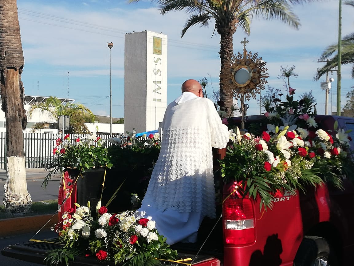 Diócesis de Gómez Palacio realizó celebración del Corpus Christi con cabalgata