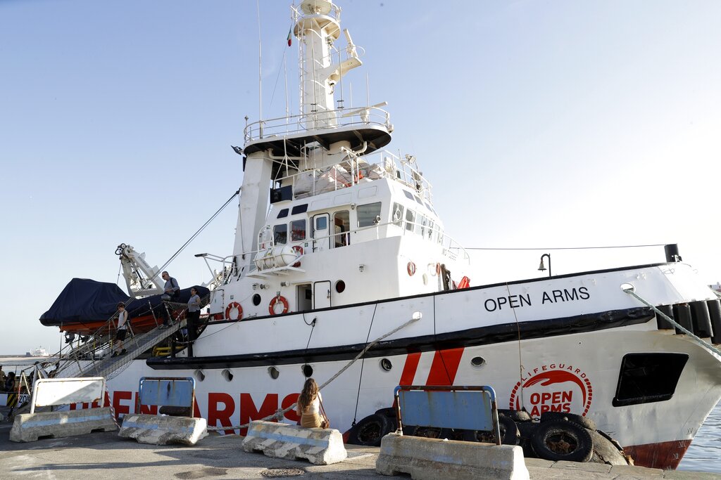 ONU pide a Italia permitir entrada de migrantes
