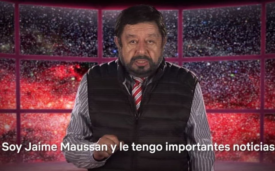 Jaime Maussan muestra riegos de los baches en promo de 'Stranger Things 3'
