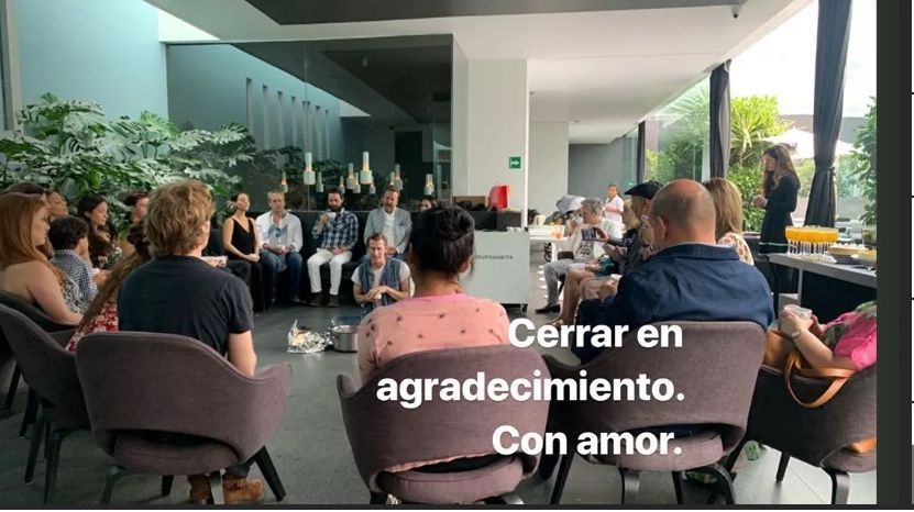 Junto a su ex esposo, celebra divorcio Claudia Lizaldi
