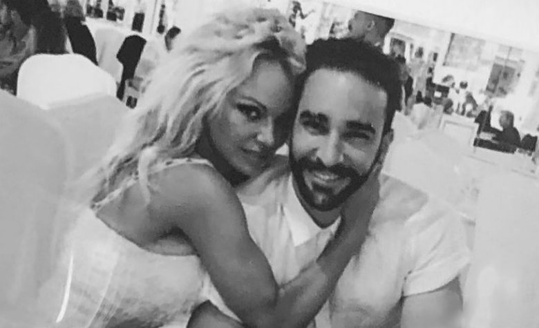 Pamela Anderson termina con el jugador Adil Rami tras infidelidad
