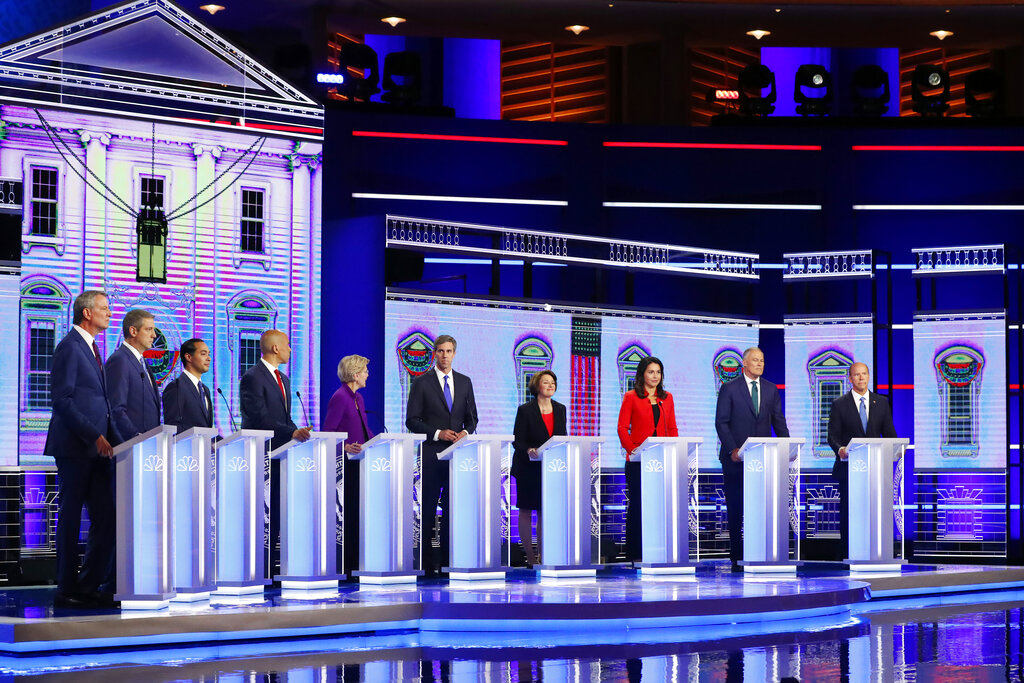Trump se "aburre" con el debate demócrata