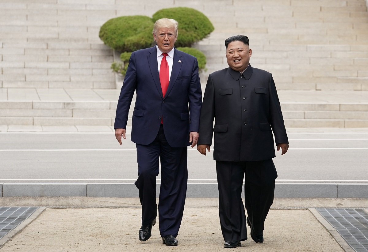 ¡Histórico! Trump pisa Corea del Norte por primera vez y se reúne con Kim Jong-un