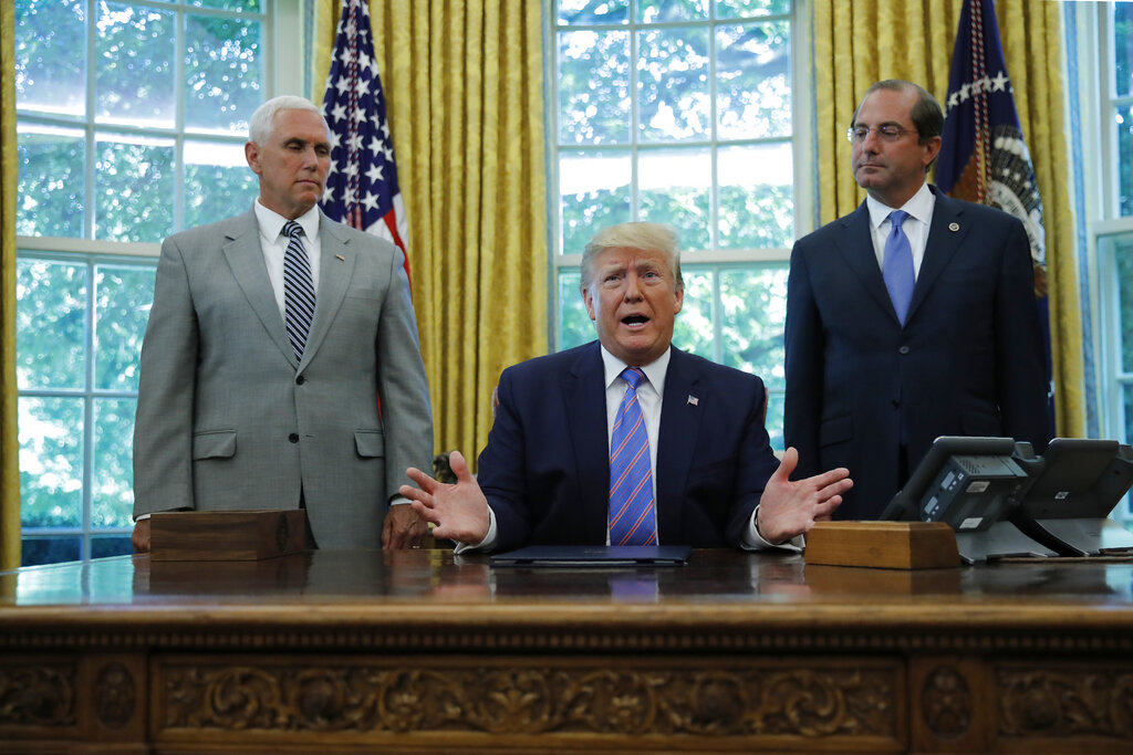 Trump firma paquete de ayuda para migrantes