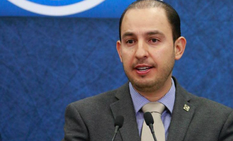 Líder del PAN pide a AMLO 'no distraerse en festejos'