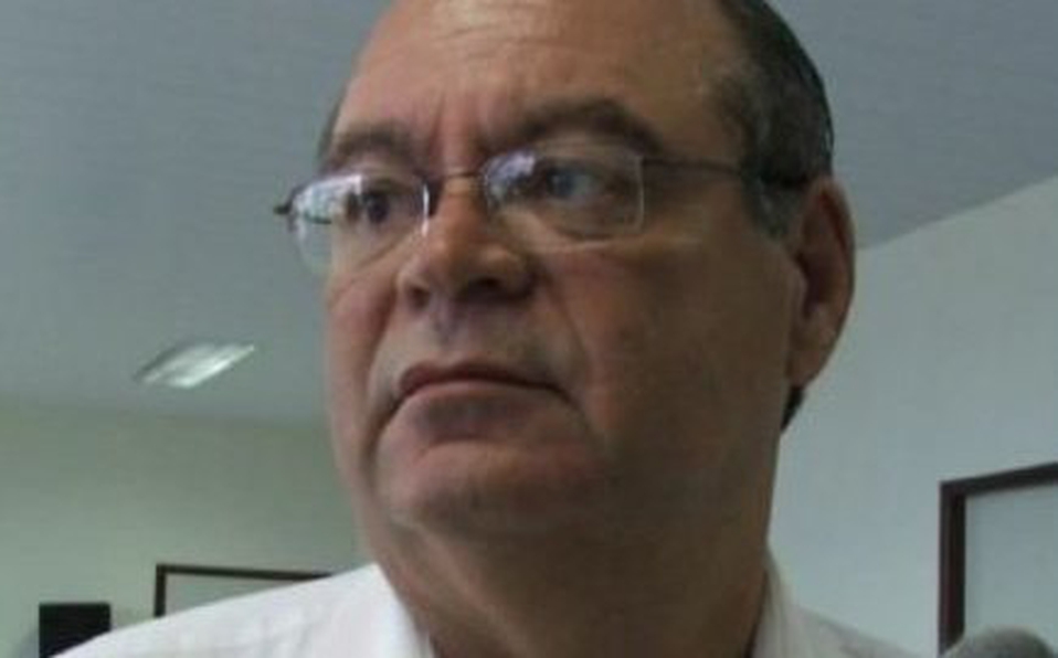 Empresario se suicida frente a ministro con balazo [VIDEO]
