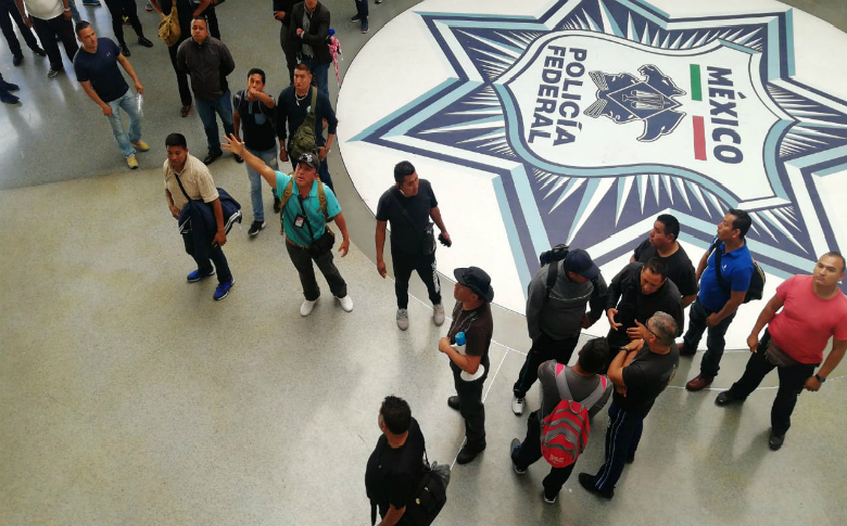 Policías federales rompen con representantes; exigen respuesta de indemnización